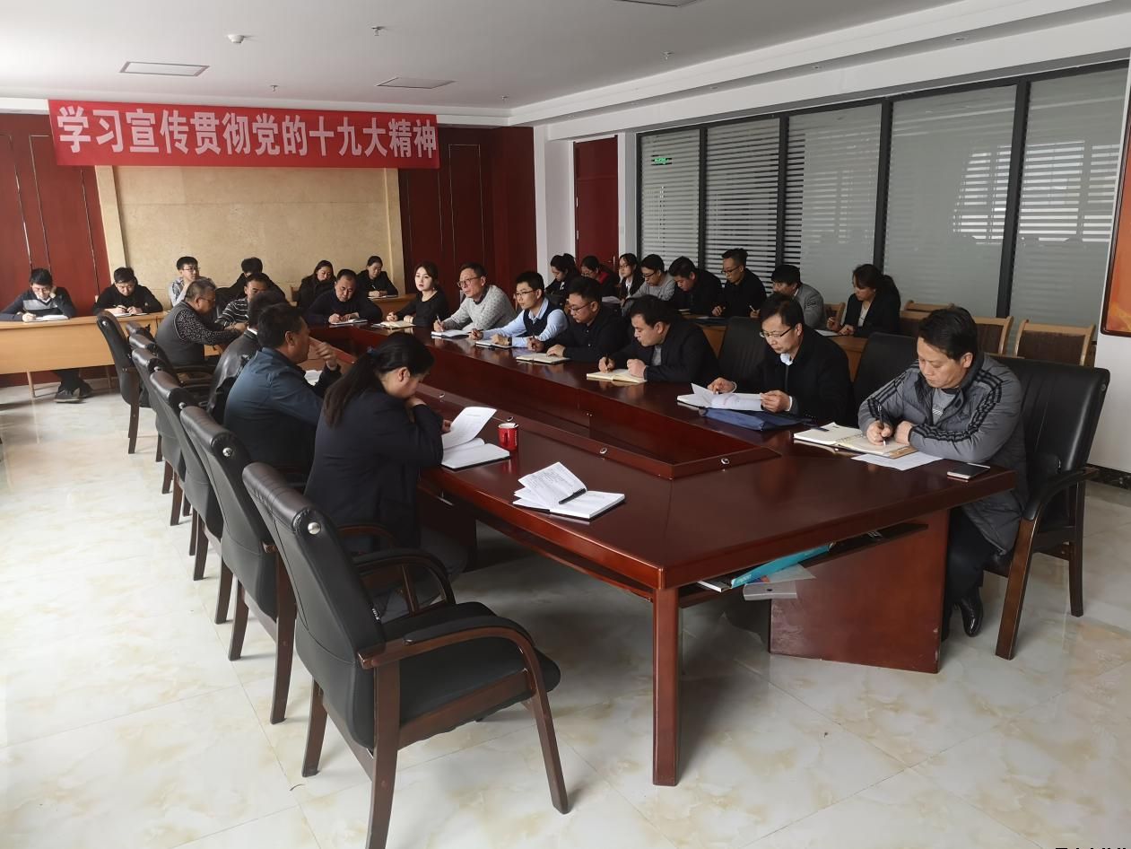 平?jīng)鲢垂菊匍_(kāi)機(jī)關(guān)人員進(jìn)下屬企業(yè)掛職鍛煉參與生產(chǎn)經(jīng)營(yíng)工作動(dòng)員會(huì)(圖2) 平?jīng)鲢垂菊匍_(kāi)機(jī)關(guān)人員進(jìn)下屬企業(yè)掛職鍛煉參與生產(chǎn)經(jīng)營(yíng)工作動(dòng)員會(huì)(圖2)