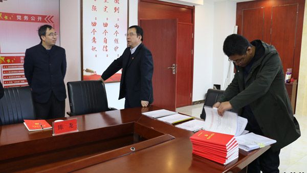 泓源公司組織召開對照黨章黨規(guī)找差距專題會議(圖3) 泓源公司組織召開對照黨章黨規(guī)找差距專題會議(圖3)