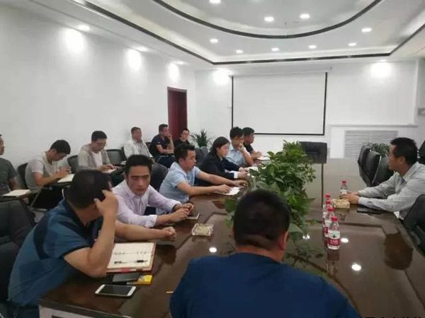 楊東虎主持召開平?jīng)鰡⒑轿磥?lái)入駐項(xiàng)目建設(shè)問題協(xié)調(diào)會(huì)(圖2)