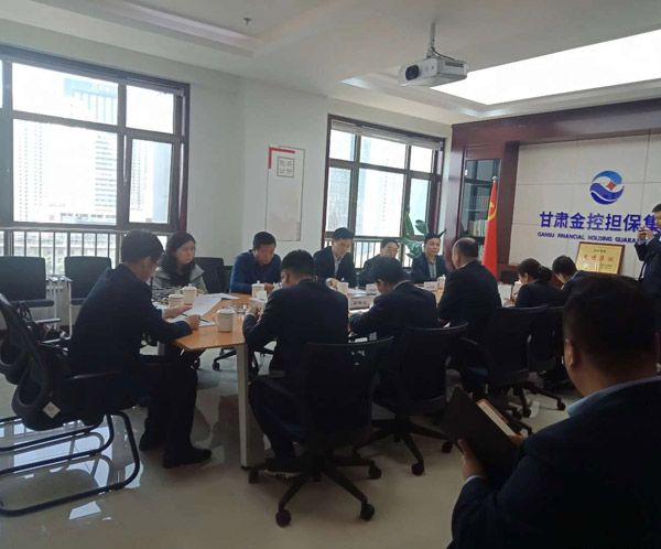 平?jīng)鍪懈笔虚L葉劍芳、平?jīng)鲢垂径麻L趙賢君一行赴蘭洽談融資擔(dān)保合作事宜(圖2)