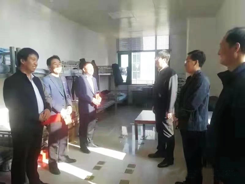 工業(yè)園區(qū)管委會、泓源公司慰問園區(qū)機關(guān)保安門衛(wèi)等一線人員(圖2)