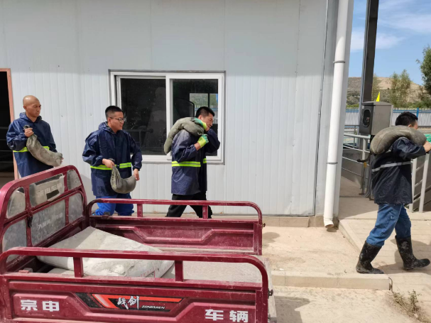 市產(chǎn)投集團(tuán)城東污水處理公司開展防汛應(yīng)急演練活動(dòng)(圖2) 市產(chǎn)投集團(tuán)城東污水處理公司開展防汛應(yīng)急演練活動(dòng)(圖2)